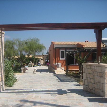 Aparthotel Irides à Souvala Extérieur photo